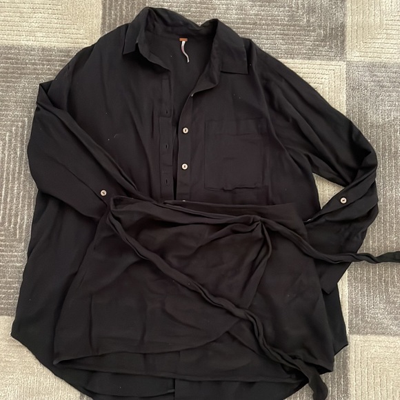 Super cute oversized button down with matching tie skirt. - Picture 2 of 5